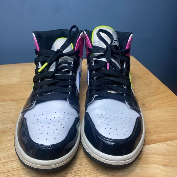 Size 9.5 - Air Jordan 1 SE Mid Cyber Active Fuchsia (No Box) - Picture 1 of 5